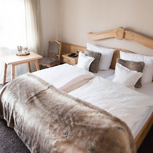 Standard Zimmer mit Kingsize-Bett